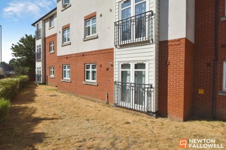 2 bedroom Apartment for sale in Racecourse Mews, Loughborough, LE11