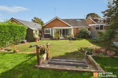 4 bedroom Detached bungalow for sale in Foxhills, Kegworth, DE74