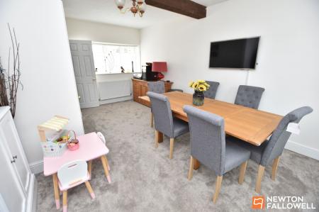 4 bedroom Detached bungalow for sale in Foxhills, Kegworth, DE74