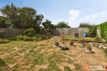 4 bedroom Detached bungalow for sale in Foxhills, Kegworth, DE74