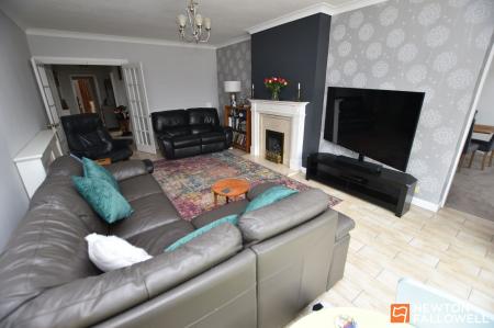 4 bedroom Detached bungalow for sale in Foxhills, Kegworth, DE74