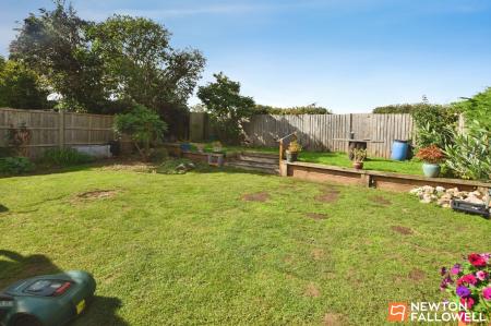 4 bedroom Detached bungalow for sale in Foxhills, Kegworth, DE74