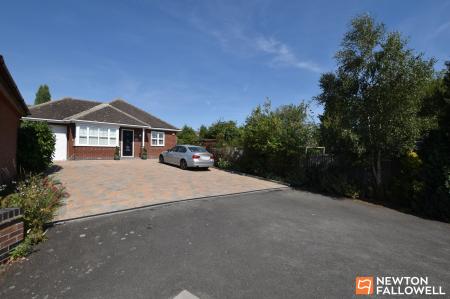2 bedroom Detached bungalow for sale in Hathern Road, Shepshed, LE12