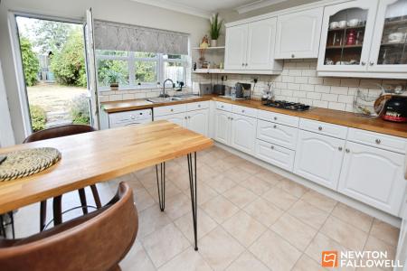 2 bedroom Detached bungalow for sale in Hathern Road, Shepshed, LE12