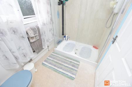5 bedroom Detached house for sale in Linley Avenue, Shepshed, LE12