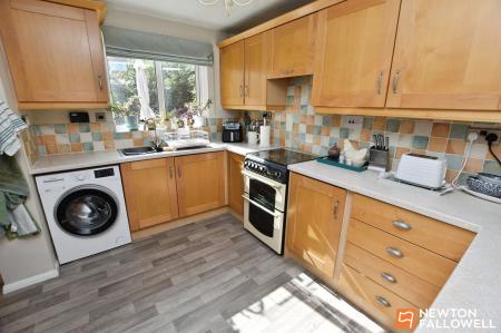 5 bedroom Detached house for sale in Linley Avenue, Shepshed, LE12