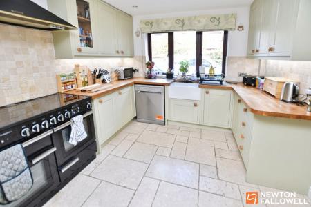 6 bedroom Detached house for sale in Barrow Road, Burton-On-The-Wolds, LE12
