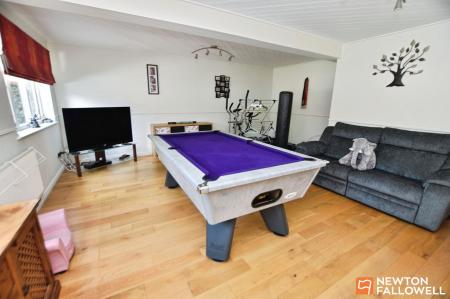 6 bedroom Detached house for sale in Barrow Road, Burton-On-The-Wolds, LE12