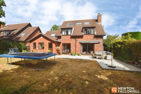6 bedroom Detached house for sale in Barrow Road, Burton-On-The-Wolds, LE12