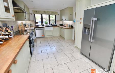6 bedroom Detached house for sale in Barrow Road, Burton-On-The-Wolds, LE12