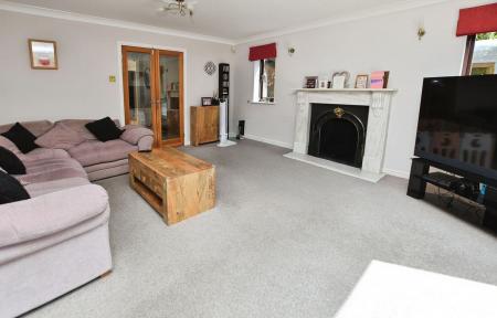 6 bedroom Detached house for sale in Barrow Road, Burton-On-The-Wolds, LE12
