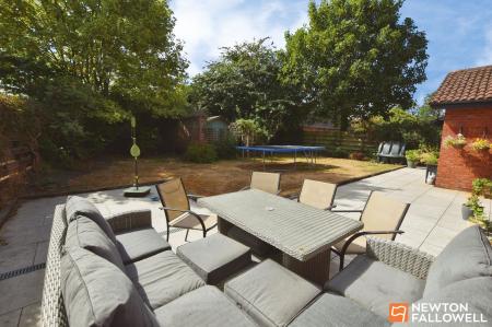 6 bedroom Detached house for sale in Barrow Road, Burton-On-The-Wolds, LE12