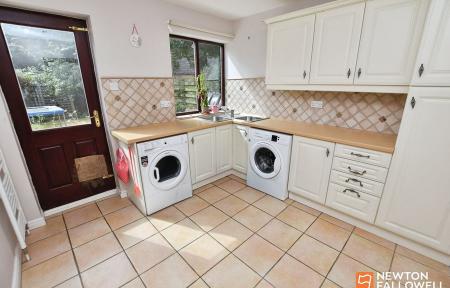 6 bedroom Detached house for sale in Barrow Road, Burton-On-The-Wolds, LE12