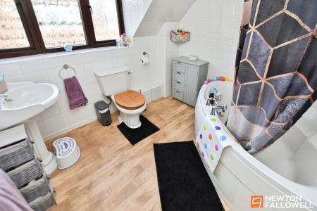 6 bedroom Detached house for sale in Barrow Road, Burton-On-The-Wolds, LE12
