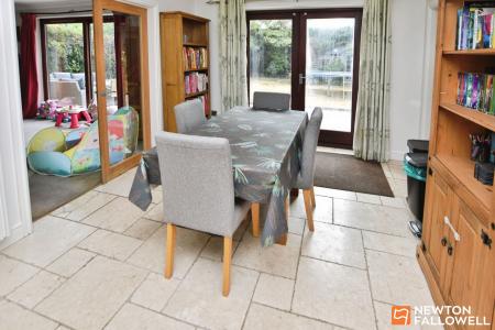 6 bedroom Detached house for sale in Barrow Road, Burton-On-The-Wolds, LE12