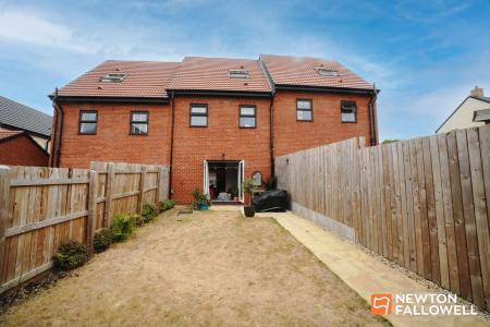 3 bedroom Terraced House for sale in Charnian Way, Shepshed, LE12