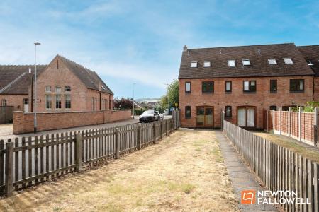 3 bedroom End of terrace house for sale in Kegworth Road, Gotham, NG11