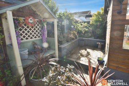 3 bedroom Semi-detached house for sale in Petworth Drive, Loughborough, LE11