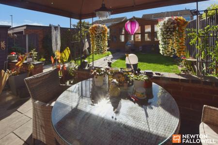 3 bedroom Semi-detached house for sale in Petworth Drive, Loughborough, LE11