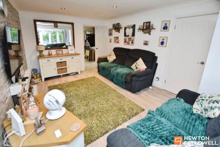 3 bedroom Semi-detached house for sale in Petworth Drive, Loughborough, LE11