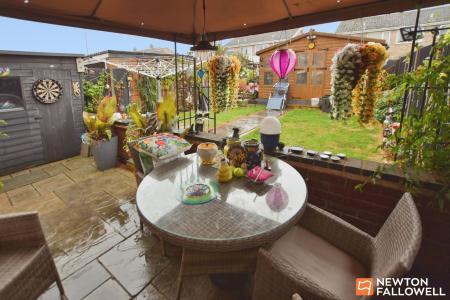 3 bedroom Semi-detached house for sale in Petworth Drive, Loughborough, LE11