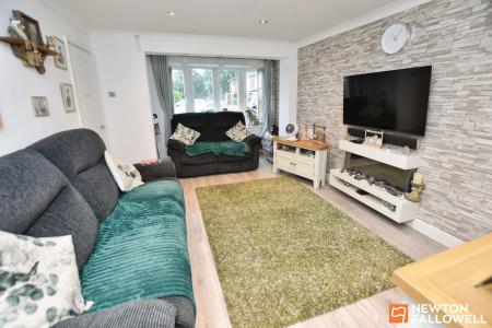 3 bedroom Semi-detached house for sale in Petworth Drive, Loughborough, LE11