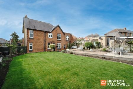 5 bedroom Detached house for sale in Belton Street, Shepshed, LE12
