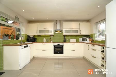 4 bedroom Detached house for sale in De Verdun Avenue, Belton, LE12