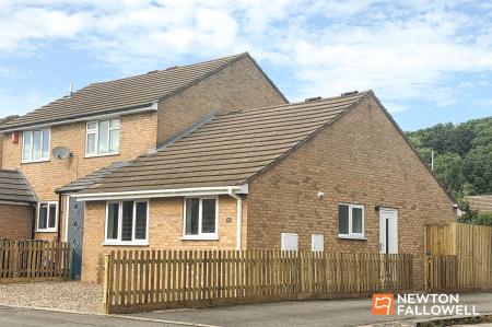 2 bedroom Semi-detached bungalow for sale in Roundhill Way, Loughborough, LE11