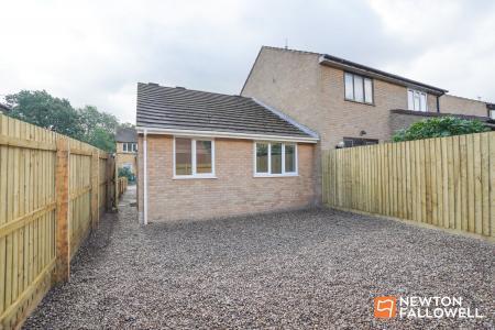 2 bedroom Semi-detached bungalow for sale in Roundhill Way, Loughborough, LE11