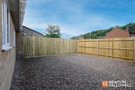 2 bedroom Semi-detached bungalow for sale in Roundhill Way, Loughborough, LE11