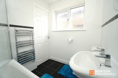 2 bedroom Semi-detached bungalow for sale in Roundhill Way, Loughborough, LE11