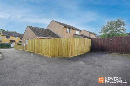 2 bedroom Semi-detached bungalow for sale in Roundhill Way, Loughborough, LE11