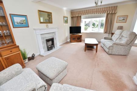 4 bedroom Detached house for sale in Cropston Avenue, Loughborough, LE11