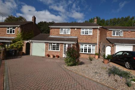4 bedroom Detached house for sale in Cropston Avenue, Loughborough, LE11