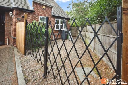 2 bedroom Semi-detached house for sale in Bridgeside Cottages, Loughborough, LE11