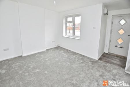 2 bedroom Semi-detached house for sale in Deanside Drive, Loughborough, LE11