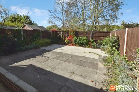 2 bedroom Semi-detached house for sale in Deanside Drive, Loughborough, LE11