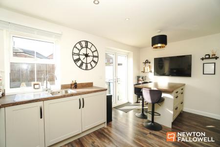3 bedroom Semi-detached house for sale in Pankhurst Close, East Leake, LE12