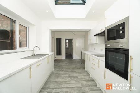 3 bedroom Terraced House for sale in Whitehouse Avenue, Loughborough, LE11