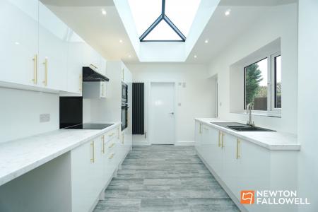3 bedroom Terraced House for sale in Whitehouse Avenue, Loughborough, LE11