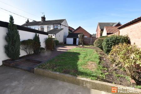 3 bedroom Semi-detached house for sale in Meadow End, Gotham, NG11
