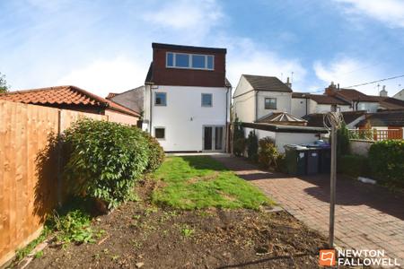 3 bedroom Semi-detached house for sale in Meadow End, Gotham, NG11