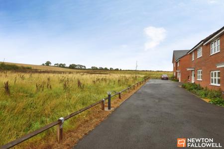 4 bedroom Semi-detached house for sale in Buzzard Way, East Leake, LE12