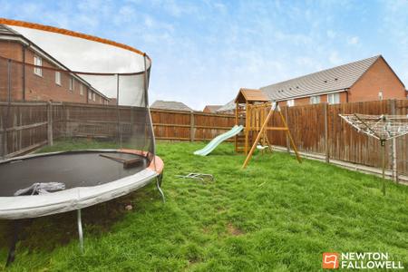 4 bedroom Semi-detached house for sale in Buzzard Way, East Leake, LE12