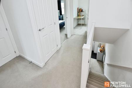 4 bedroom Semi-detached house for sale in Buzzard Way, East Leake, LE12