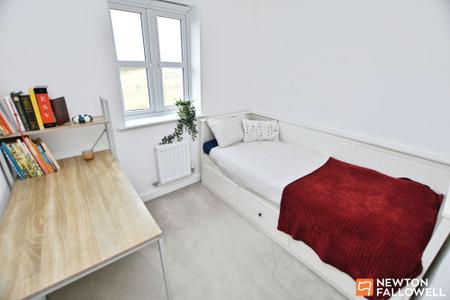 4 bedroom Semi-detached house for sale in Buzzard Way, East Leake, LE12