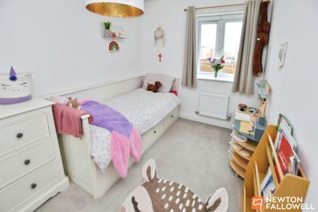 4 bedroom Semi-detached house for sale in Buzzard Way, East Leake, LE12
