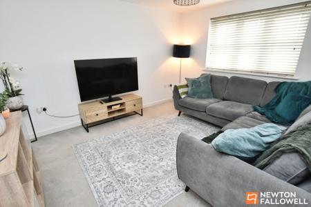 4 bedroom Semi-detached house for sale in Buzzard Way, East Leake, LE12