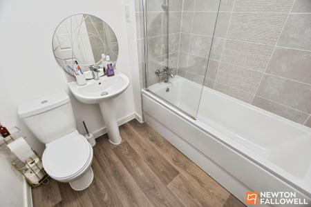 4 bedroom Semi-detached house for sale in Buzzard Way, East Leake, LE12